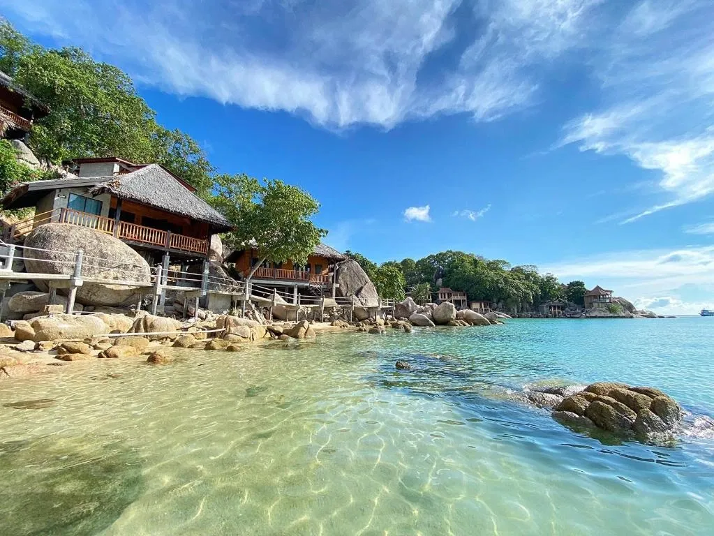 Бунгало на берегу бухты Chalok Baan Kao