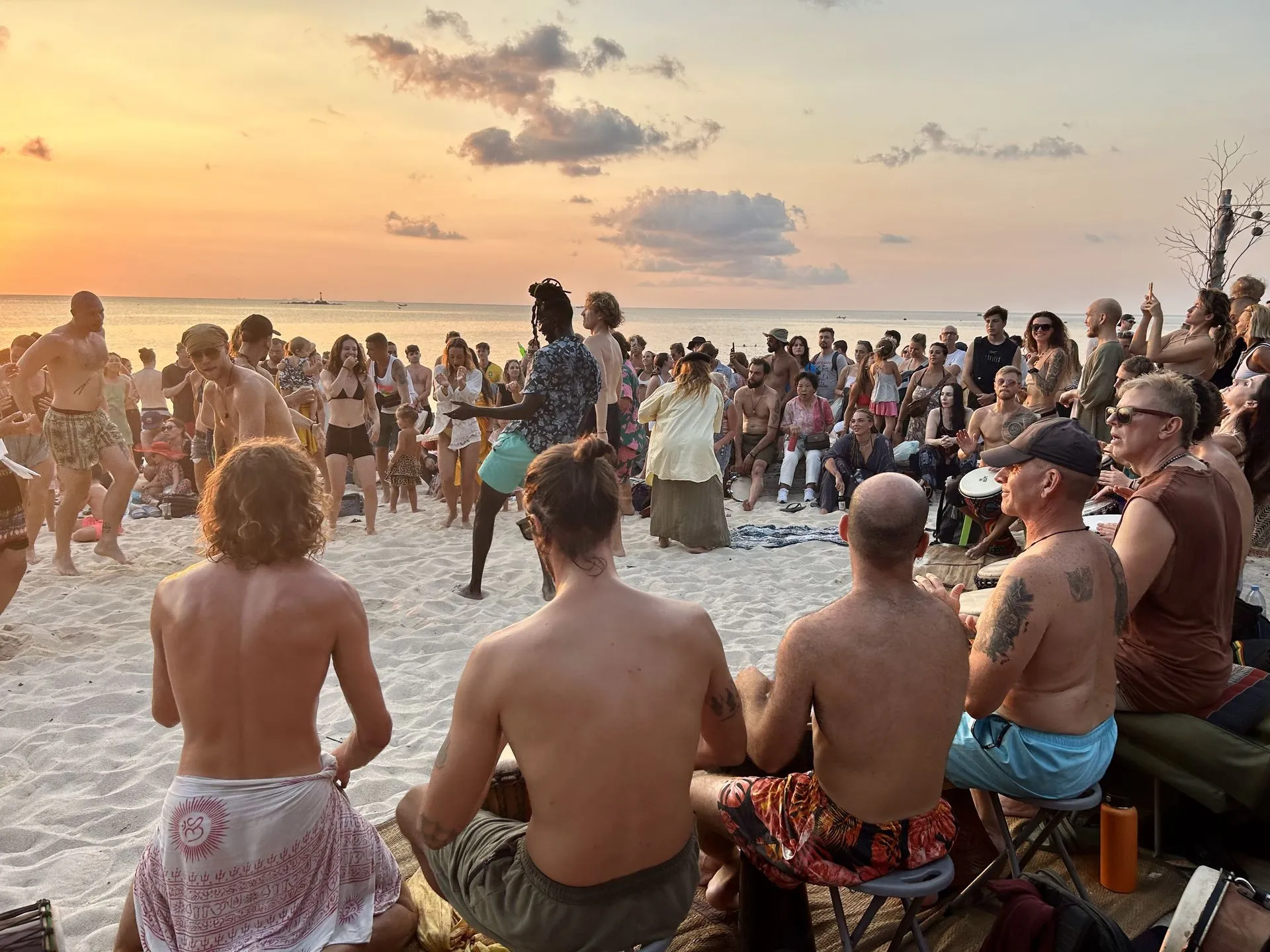 Остров вечеринок и духовных практик